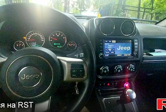 Джип Compass 2012 у Києві на Automoto.ua Сірий Джип Compass, об'ємом двигуна 2.4 л та пробігом 188 тис. км за 9000 $, фото 3 на Automoto.ua