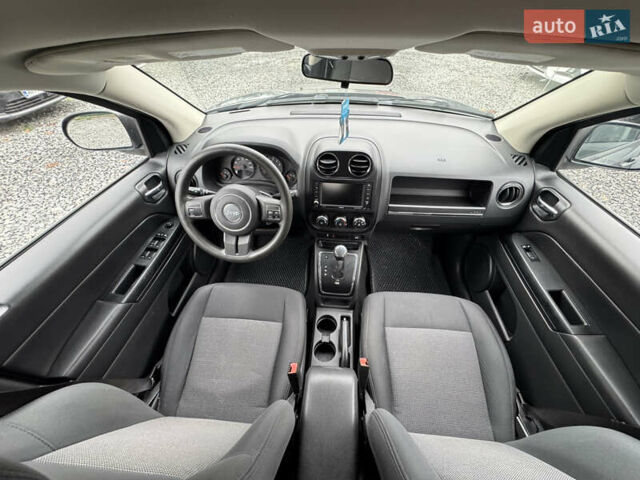 Сірий Джип Compass, об'ємом двигуна 2 л та пробігом 75 тис. км за 9999 $, фото 13 на Automoto.ua