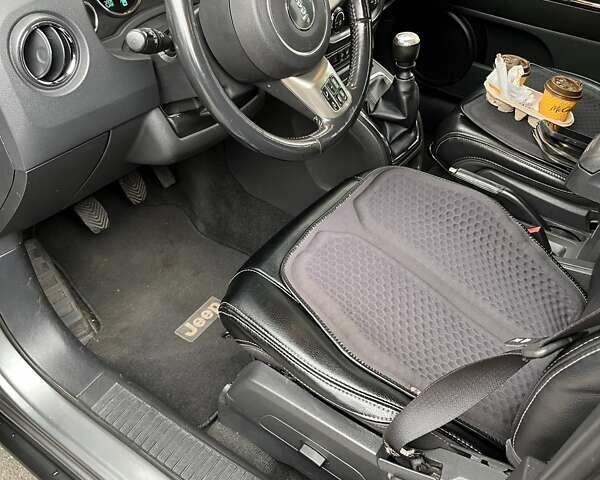 Сірий Джип Compass, об'ємом двигуна 2.14 л та пробігом 211 тис. км за 10500 $, фото 3 на Automoto.ua