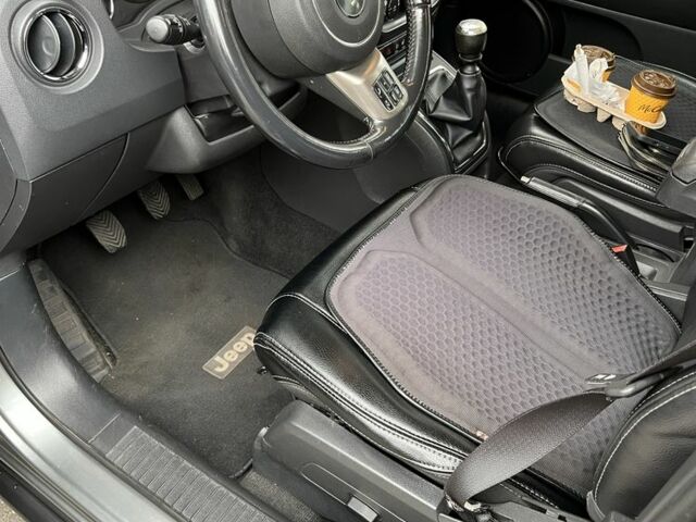 Сірий Джип Compass, об'ємом двигуна 2.1 л та пробігом 237 тис. км за 10500 $, фото 3 на Automoto.ua