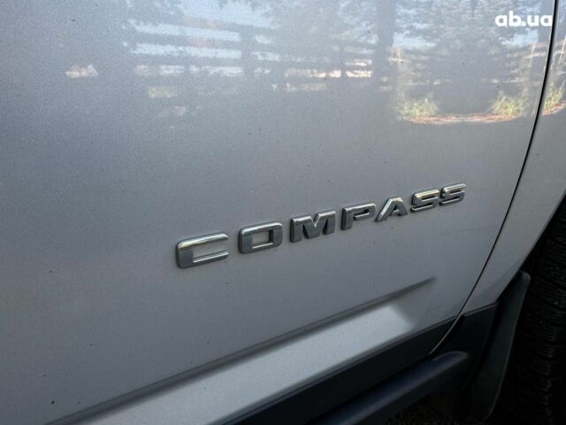 Сірий Джип Compass, об'ємом двигуна 2.4 л та пробігом 250 тис. км за 10790 $, фото 5 на Automoto.ua