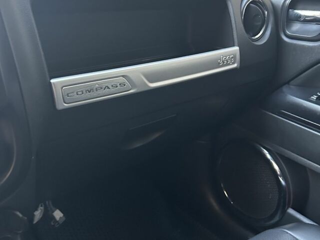 Серый Джип Компас, объемом двигателя 2.4 л и пробегом 240 тыс. км за 9400 $, фото 2 на Automoto.ua