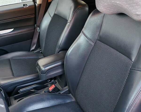 Джип Compass 2013 у Тысменице на Automoto.ua Сірий Джип Compass, об'ємом двигуна 2.36 л та пробігом 89 тис. км за 10800 $, фото 9 на Automoto.ua