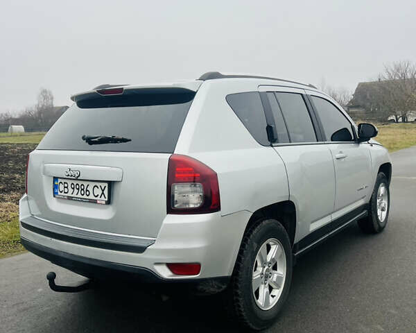 Серый Джип Компас, объемом двигателя 2 л и пробегом 236 тыс. км за 9500 $, фото 4 на Automoto.ua