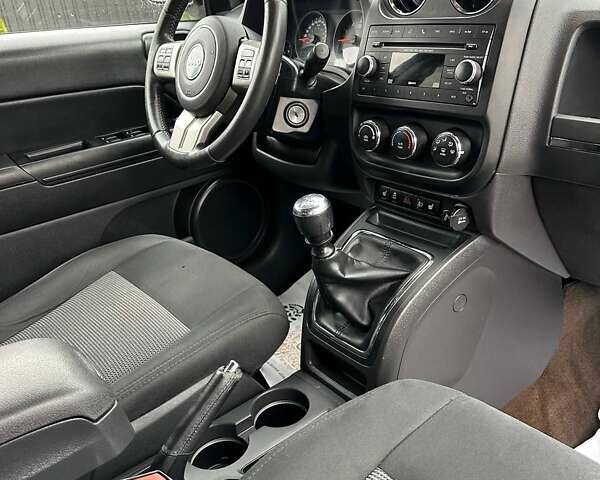 Серый Джип Компас, объемом двигателя 2.2 л и пробегом 268 тыс. км за 10500 $, фото 9 на Automoto.ua