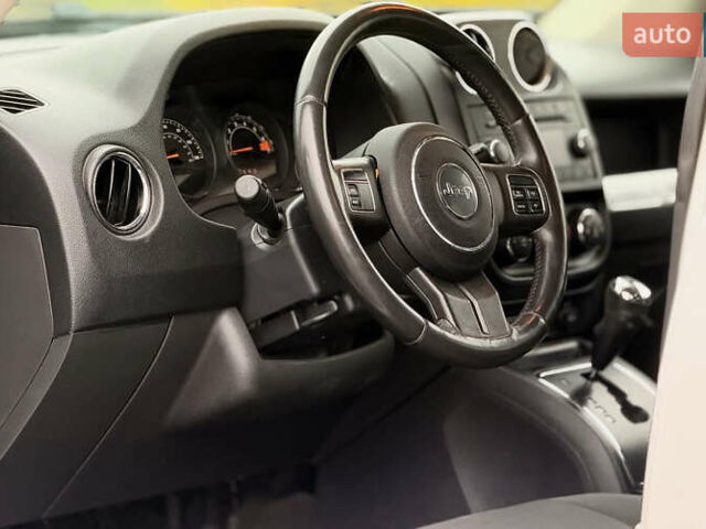 Серый Джип Компас, объемом двигателя 2 л и пробегом 236 тыс. км за 9500 $, фото 7 на Automoto.ua