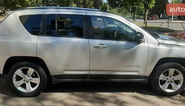 Сірий Джип Compass, об'ємом двигуна 2.4 л та пробігом 160 тис. км за 10000 $, фото 4 на Automoto.ua