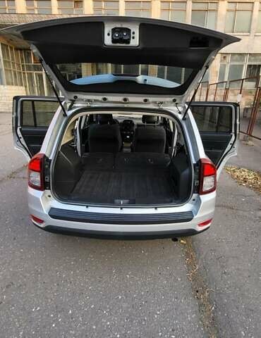 Серый Джип Компас, объемом двигателя 2 л и пробегом 120 тыс. км за 9500 $, фото 7 на Automoto.ua