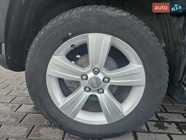 Сірий Джип Compass, об'ємом двигуна 2.36 л та пробігом 90 тис. км за 9000 $, фото 25 на Automoto.ua