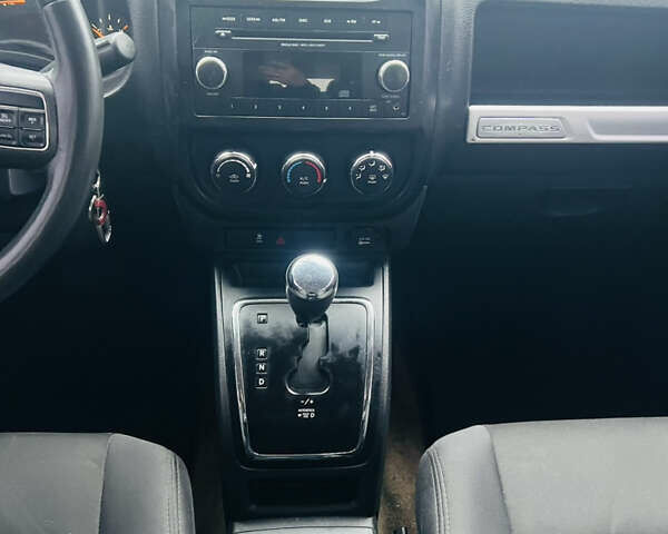 Серый Джип Компас, объемом двигателя 2 л и пробегом 236 тыс. км за 9500 $, фото 14 на Automoto.ua