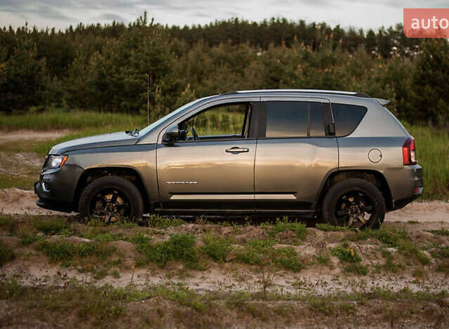 Сірий Джип Compass, об'ємом двигуна 2.4 л та пробігом 195 тис. км за 10900 $, фото 4 на Automoto.ua