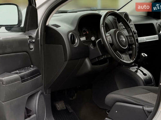 Серый Джип Компас, объемом двигателя 2 л и пробегом 236 тыс. км за 9500 $, фото 9 на Automoto.ua