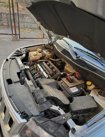 Серый Джип Компас, объемом двигателя 2 л и пробегом 120 тыс. км за 9500 $, фото 5 на Automoto.ua