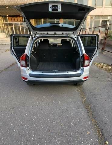 Серый Джип Компас, объемом двигателя 2 л и пробегом 120 тыс. км за 9500 $, фото 13 на Automoto.ua