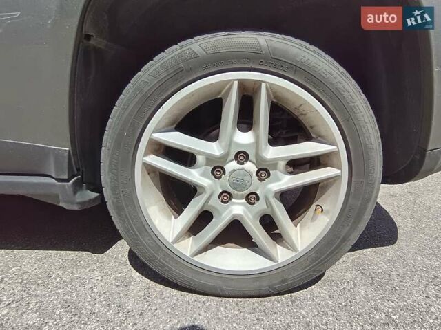 Серый Джип Компас, объемом двигателя 2.36 л и пробегом 125 тыс. км за 11500 $, фото 18 на Automoto.ua