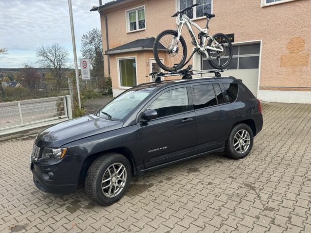 Серый Джип Компас, объемом двигателя 2.4 л и пробегом 189 тыс. км за 11061 $, фото 2 на Automoto.ua