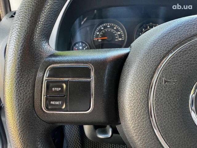 Сірий Джип Compass, об'ємом двигуна 2.4 л та пробігом 250 тис. км за 10790 $, фото 13 на Automoto.ua