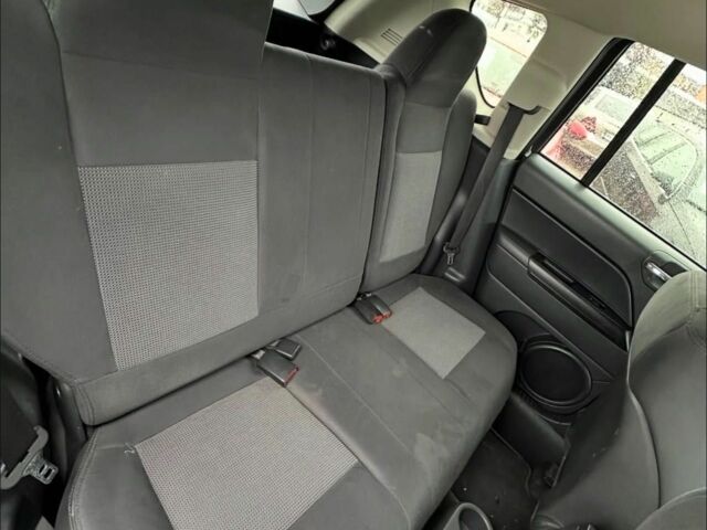 Сірий Джип Compass, об'ємом двигуна 2.4 л та пробігом 163 тис. км за 10300 $, фото 8 на Automoto.ua