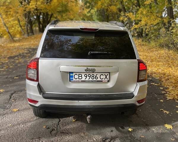 Сірий Джип Compass, об'ємом двигуна 2 л та пробігом 147 тис. км за 10000 $, фото 5 на Automoto.ua