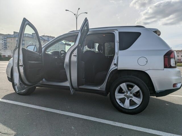 Сірий Джип Compass, об'ємом двигуна 2.4 л та пробігом 172 тис. км за 9000 $, фото 18 на Automoto.ua