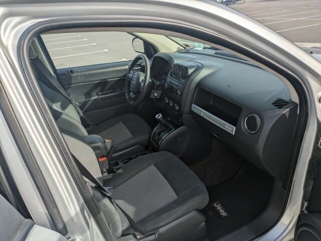 Сірий Джип Compass, об'ємом двигуна 2.4 л та пробігом 172 тис. км за 9000 $, фото 14 на Automoto.ua