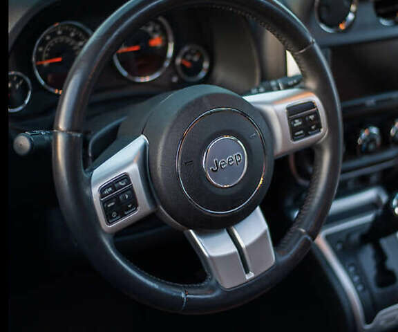 Сірий Джип Compass, об'ємом двигуна 2.4 л та пробігом 195 тис. км за 10900 $, фото 8 на Automoto.ua