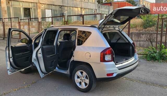 Серый Джип Компас, объемом двигателя 2 л и пробегом 120 тыс. км за 9500 $, фото 12 на Automoto.ua