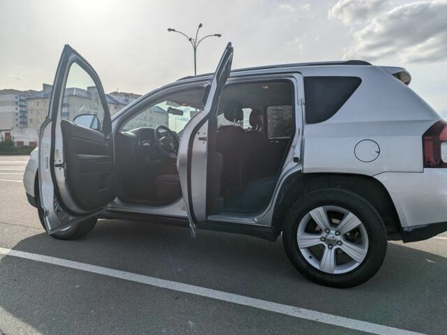 Сірий Джип Compass, об'ємом двигуна 2.4 л та пробігом 172 тис. км за 9000 $, фото 8 на Automoto.ua