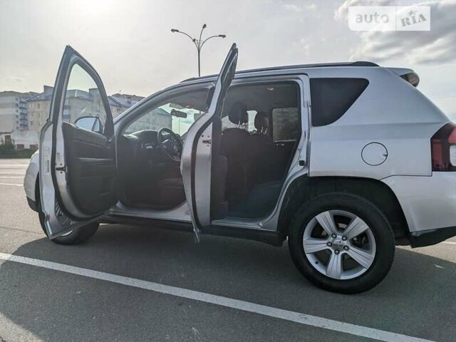Серый Джип Компас, объемом двигателя 2.36 л и пробегом 171 тыс. км за 8500 $, фото 2 на Automoto.ua