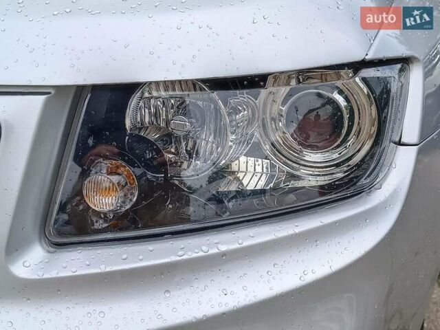 Серый Джип Компас, объемом двигателя 2 л и пробегом 122 тыс. км за 9300 $, фото 4 на Automoto.ua
