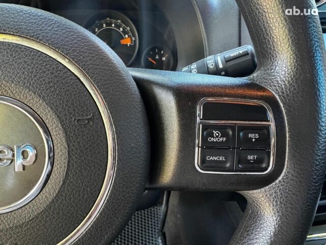 Сірий Джип Compass, об'ємом двигуна 2.4 л та пробігом 250 тис. км за 10790 $, фото 14 на Automoto.ua