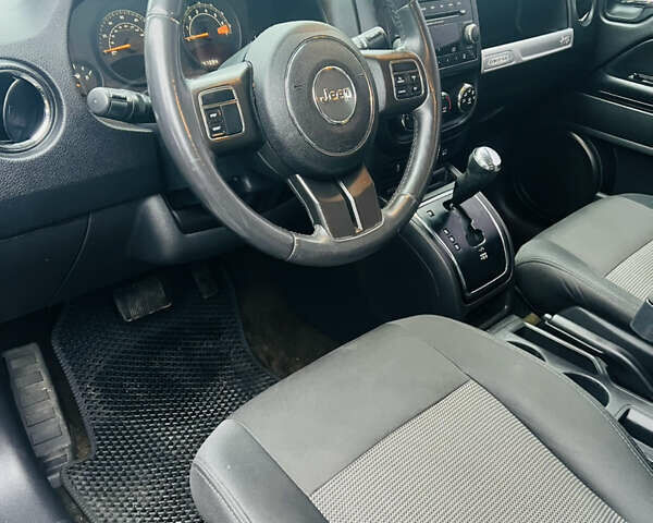 Серый Джип Компас, объемом двигателя 2 л и пробегом 236 тыс. км за 9500 $, фото 10 на Automoto.ua