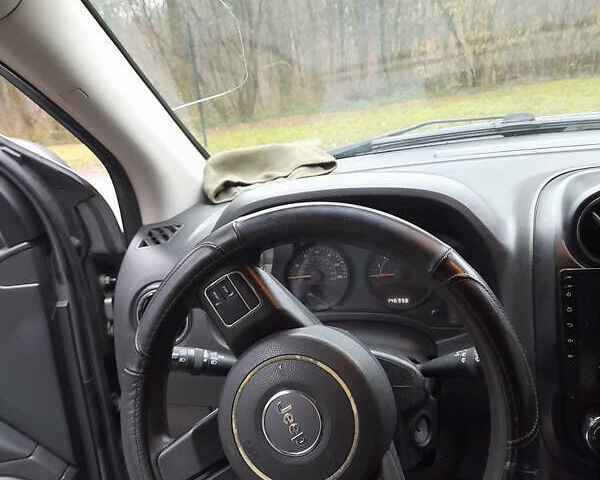 Сірий Джип Compass, об'ємом двигуна 2 л та пробігом 236 тис. км за 9000 $, фото 6 на Automoto.ua