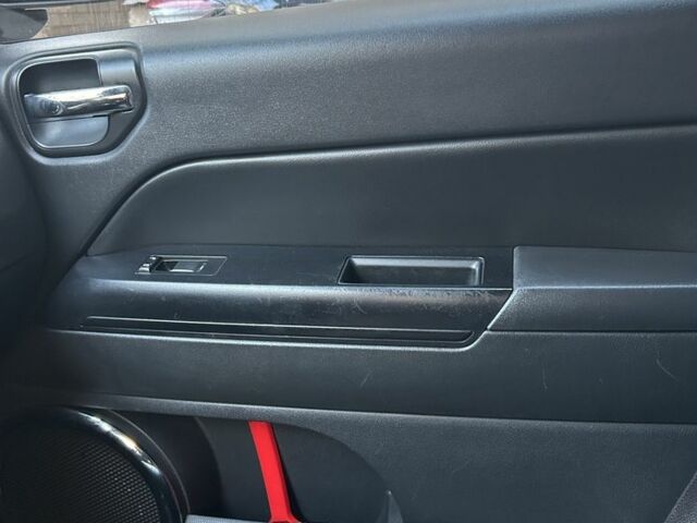 Серый Джип Компас, объемом двигателя 2.4 л и пробегом 240 тыс. км за 9400 $, фото 3 на Automoto.ua