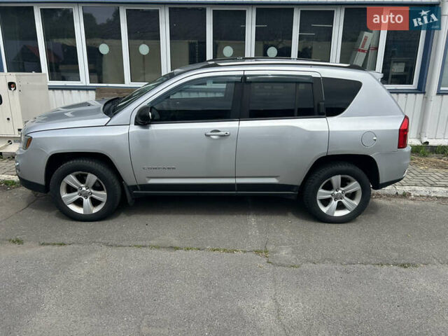 Серый Джип Компас, объемом двигателя 2.4 л и пробегом 240 тыс. км за 10000 $, фото 2 на Automoto.ua