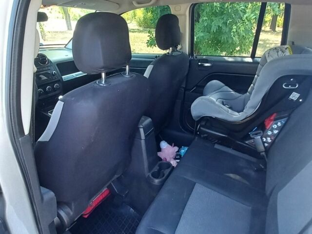 Сірий Джип Compass, об'ємом двигуна 2.4 л та пробігом 136 тис. км за 9800 $, фото 3 на Automoto.ua