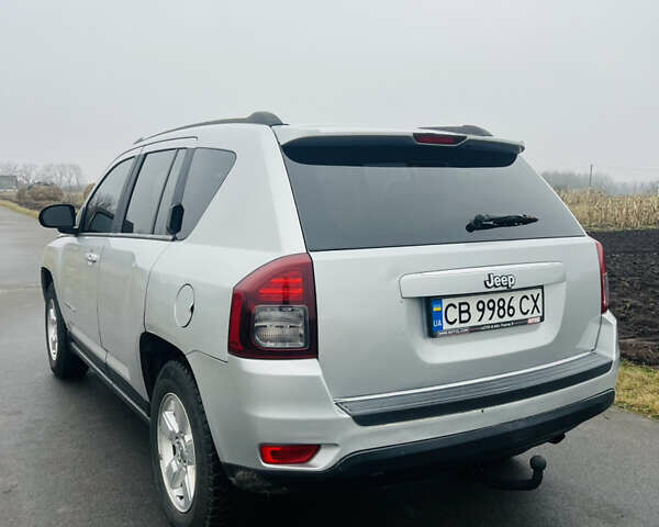 Серый Джип Компас, объемом двигателя 2 л и пробегом 236 тыс. км за 9500 $, фото 3 на Automoto.ua