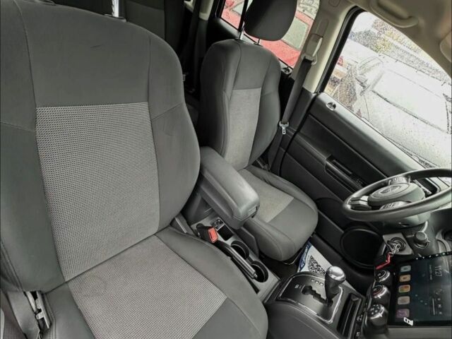 Сірий Джип Compass, об'ємом двигуна 2.4 л та пробігом 163 тис. км за 10300 $, фото 4 на Automoto.ua