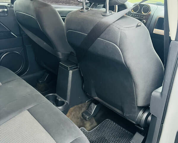 Серый Джип Компас, объемом двигателя 2 л и пробегом 236 тыс. км за 9500 $, фото 12 на Automoto.ua