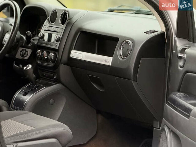 Серый Джип Компас, объемом двигателя 2 л и пробегом 236 тыс. км за 9500 $, фото 16 на Automoto.ua