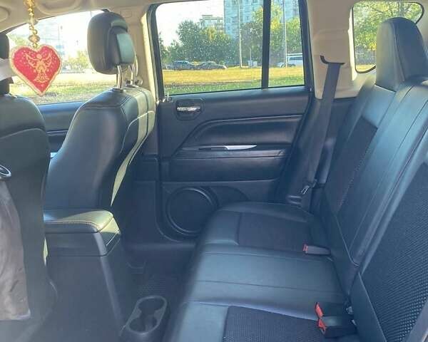 Серый Джип Компас, объемом двигателя 2.36 л и пробегом 264 тыс. км за 9800 $, фото 5 на Automoto.ua