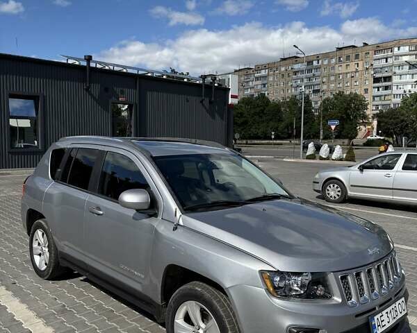 Серый Джип Компас, объемом двигателя 2.36 л и пробегом 181 тыс. км за 10700 $, фото 1 на Automoto.ua