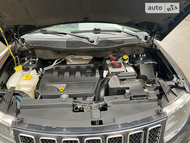 Сірий Джип Compass, об'ємом двигуна 2.4 л та пробігом 133 тис. км за 12200 $, фото 42 на Automoto.ua