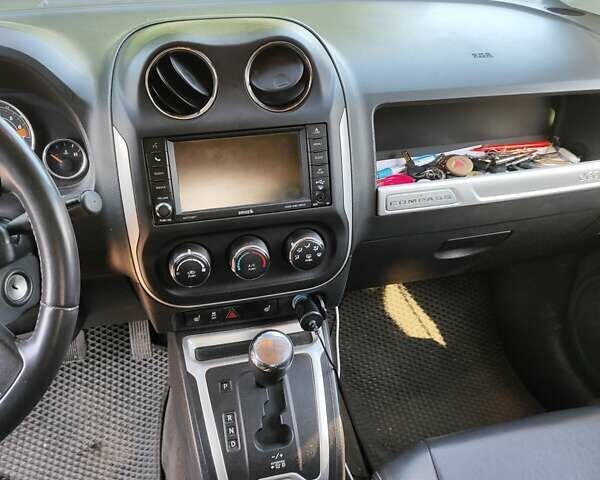 Сірий Джип Compass, об'ємом двигуна 2.36 л та пробігом 135 тис. км за 10500 $, фото 1 на Automoto.ua