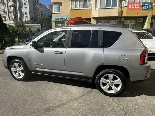 Серый Джип Компас, объемом двигателя 2 л и пробегом 87 тыс. км за 11200 $, фото 7 на Automoto.ua