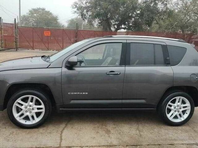 Серый Джип Компас, объемом двигателя 2.4 л и пробегом 85 тыс. км за 5600 $, фото 2 на Automoto.ua