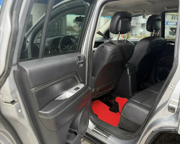 Серый Джип Компас, объемом двигателя 2.4 л и пробегом 220 тыс. км за 8650 $, фото 15 на Automoto.ua