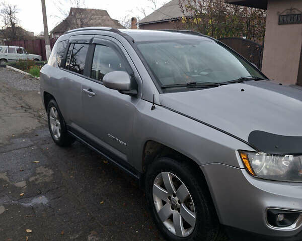 Серый Джип Компас, объемом двигателя 2 л и пробегом 280 тыс. км за 10500 $, фото 1 на Automoto.ua