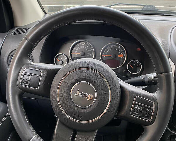 Сірий Джип Compass, об'ємом двигуна 2.4 л та пробігом 133 тис. км за 12200 $, фото 31 на Automoto.ua