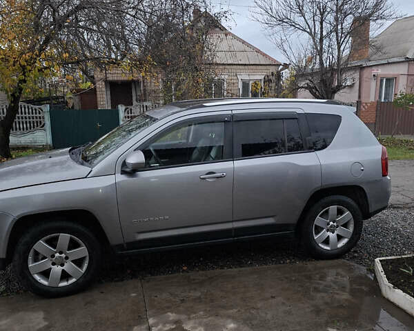 Серый Джип Компас, объемом двигателя 2 л и пробегом 280 тыс. км за 10500 $, фото 6 на Automoto.ua